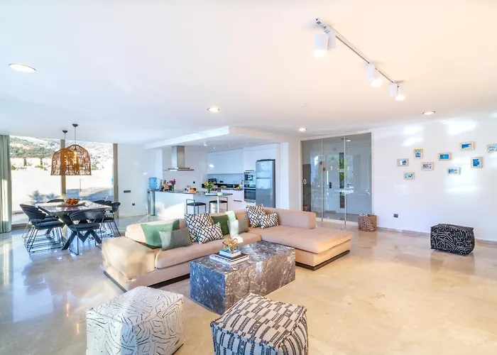 فيلة Moonshine Fantastic View Large Privat Pool كالكان