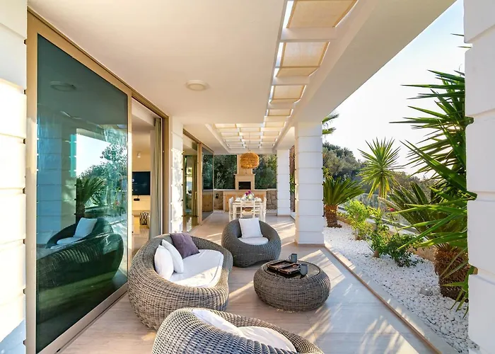 Moonshine Fantastic View Large Privat Pool